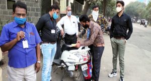 महापालिकेच्यावतीने विनामास्क फिरणाऱ्यांवर ५०० रूपयांचा दंड