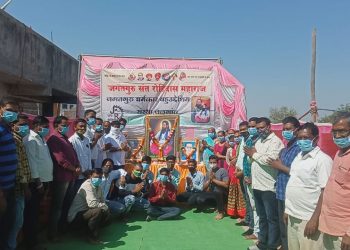 संत रोहिदास महाराजांच्या जयंतीनिमित्त चर्मकार संस्थेतर्फे माल्यार्पण