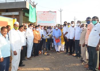 ना. गुलाबराव पाटील यांच्या हस्ते रस्त्याचे भूमिपुजन