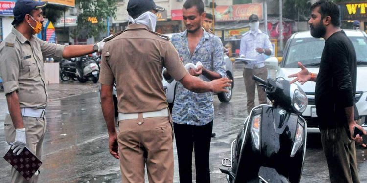विना मास्क फिरणाऱ्यांवर पुन्हा एकदा पोलिसांच्या रडारवर