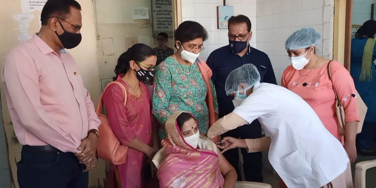 छत्रपती शाहू महाराज मनपा रुग्णालयात कोरोना लसीकरणाला सुरुवात! (व्हिडिओ)
