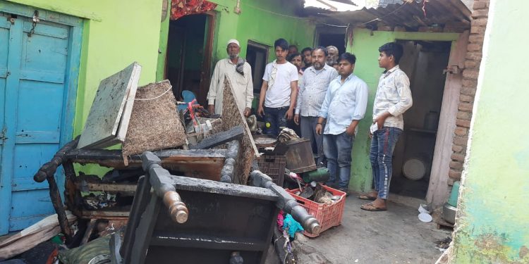 यावल येथे खिर्नीपुऱ्यात शॉर्टसर्किटमुळे लागली आग