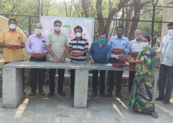 ऑर्किड नेचर फाउंडेशनतर्फे पक्ष्यांसाठी परळ वाटप