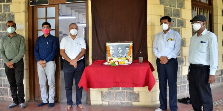 भगतसिंग, सुखदेव आणि राजगुरू यांना जिल्हा प्रशासनातर्फे अभिवादन