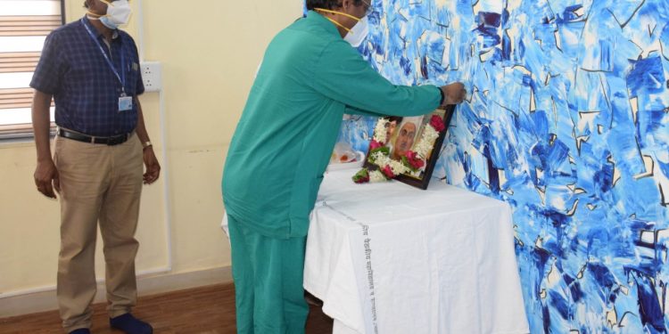 शासकीय वैद्यकीय महाविद्यालयमध्ये शहिद दिनानिमित्त अभिवादन