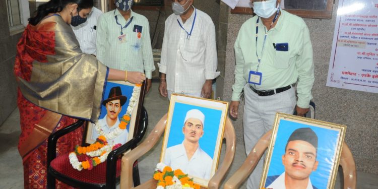 महापौर जयश्री महाजन यांच्याकडून शहिदांना अभिवादन