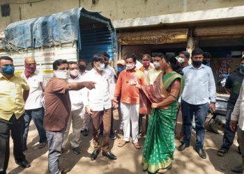 सार्वजनिक स्वछतागृहे पुन्हा कार्यान्वित करण्यासाठी महापौर उपमहापौर यांनी घेतली बैठक