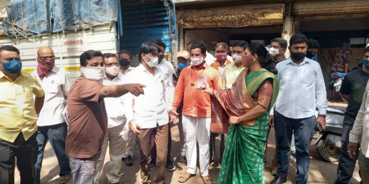 सार्वजनिक स्वछतागृहे पुन्हा कार्यान्वित करण्यासाठी महापौर उपमहापौर यांनी घेतली बैठक