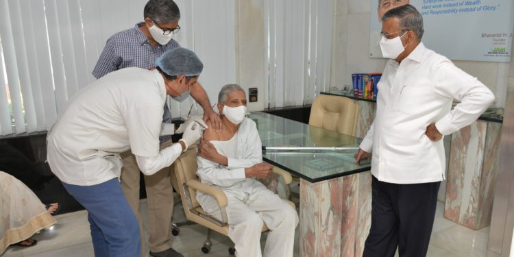 कांताई नेत्रालयात कोरोना व्हॅक्सीनेशन सेंटर आरंभ