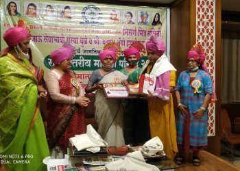 रेल्वे भरकटलेल्या मुलांसाठी काम करणारे सपना श्रीवास्तव यांचा गौरव