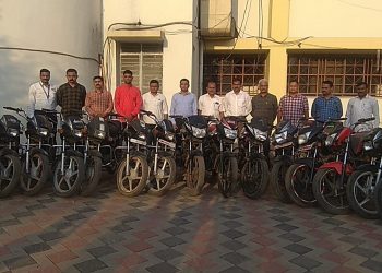 मोटारसायकलींची चोरी करणारे व तिचे विल्हेवाट लावणारी टोळी स्थानिक गुन्हे शाखेच्या ताब्यात (व्हिडीओ)
