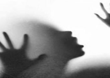 धक्कादायक : १४ वर्षीय मुलीवर केला तीन नराधमांनी बलात्कार