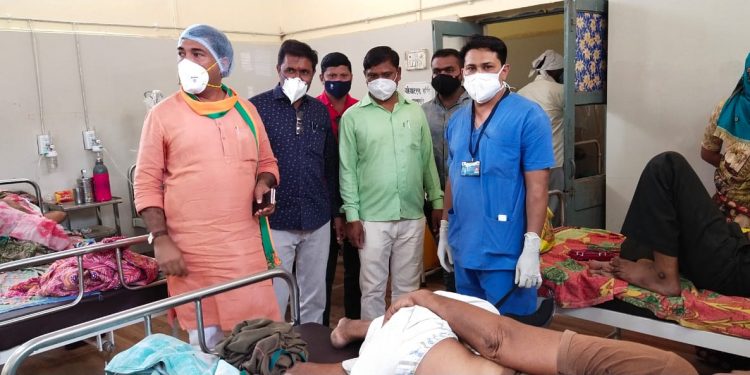 खा. उन्मेश पाटील यांनी धरणगाव कोविड सेंटर ग्रामीण रूग्णालयास दिली भेट