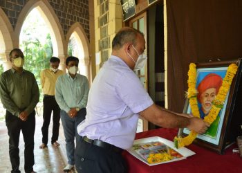 थोर समाज सुधारक महात्मा जोतिराव फुले यांना जिल्हा प्रशासनातर्फे अभिवादन