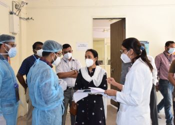 तुम्हाला काय त्रास आहे ? औषधी वेळेवर मिळतात का ?