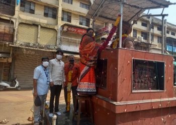 महात्मा ज्योतिबा फुले यांना महापौरांकडून अभिवादन