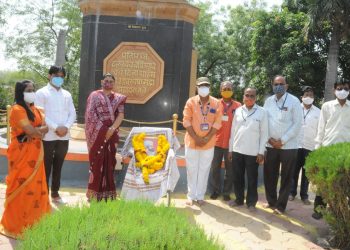 महापौरांकडून छत्रपती शिवाजी महाराजांना अभिवादन (व्हिडिओ)