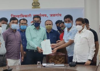 सेंट्रल फुले मार्केट व्यपारी संघतर्फे जिल्हाधिकारी यांना निवेदन