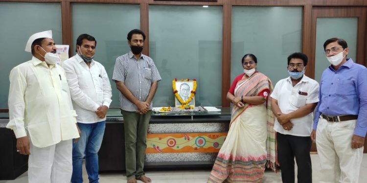 मविप्र संस्थेच्या मुख्य कार्यालयात डॉ. बाबासाहेब आंबेडकर यांच्या जयंतीनिमित्त अभिवादन