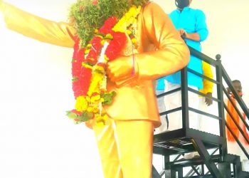 पालकमंत्र्यांचे पंढरपुरात डॉ. बाबासाहेब आंबेडकर यांना अभिवादन