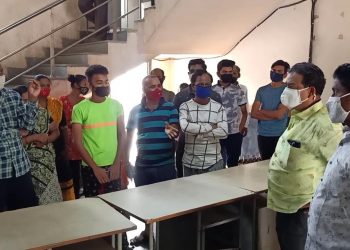 मनपाच्या कोविड सेंटरमध्ये जेवणाचा दर्जा खालावला, अनेकांना जेवण नाहीच(व्हिडीओ)