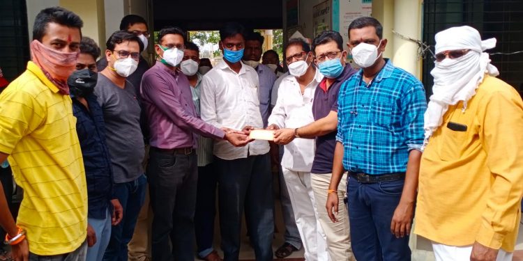 कोविड रूग्णांसाठी विक्की खोकरेने दिले पंचवीस हजार रुपये..!