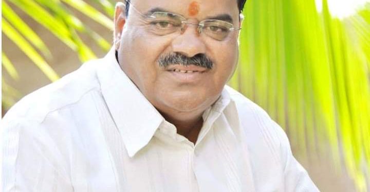 संजय गरुड यांच्या वाढदिवसा निमित्ताने रक्तदान शिबिराचे आयोजन