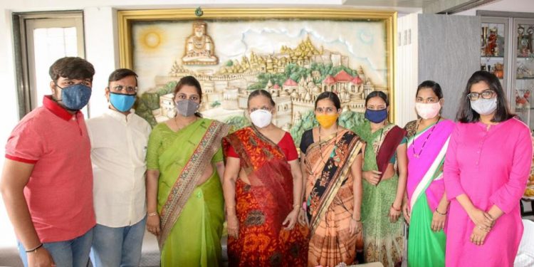 राका कुटुंबीयांच्या महापौरांच्या हस्ते सत्कार