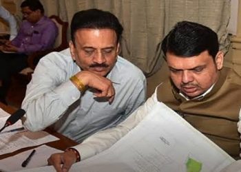 देवेंद्र फडणवीस, गिरीश महाजन यांच्या राजीनाम्या च्या मागणीसाठी सोशल मीडियावर जोरदार ट्रेंड