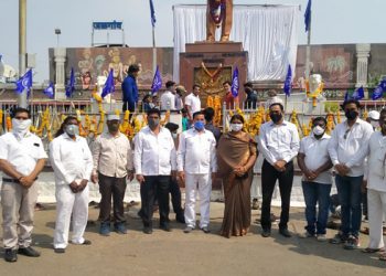 जळगावात भाजपातर्फे डॉ. बाबासाहेब आंबेडकर जयंतीनिमित्त अभिवादन