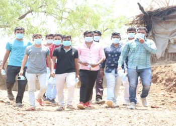 पै. अनिकेत घुले यांच्या वाढदिवसानिमित्त मास्क वाटप (व्हिडिओ)