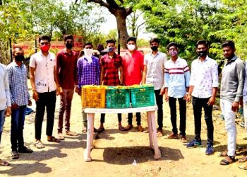 म्हसावद टायगर ग्रुपतर्फे फळ वाटपाचा कार्यक्रम