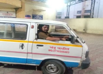 चालकाची तब्येत बिघडल्याने वरिष्ठ लिपीकाने चालवली शववाहिका
