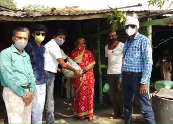 नेरीनाका येथील पांचाळ वस्तीत केशवस्मृती प्रतिष्ठानतर्फे रेशन वाटप