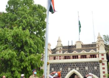 महाराष्ट्र दिनानिमित्त पालकमंत्री गुलाबराव पाटील यांच्या हस्ते ध्वजारोहण संपन्न (व्हिडिओ)