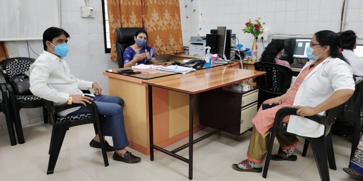 महापौर – उपमहापौर यांची शाहू महाराज हॉस्पिटल येथील लसीकरण केंद्रास भेट (व्हिडिओ)