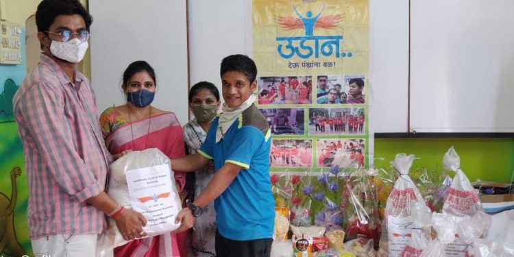 जिल्ह्यातील २५ दिव्यांग गरजू बालकांच्या कुटुंबाला महिनाभराचा किराणा भेट