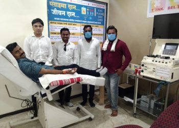 युवक काँग्रेस तालुकाध्यक्ष पराग घोरपडेंनी दिले गर्भवती महिलेला प्लेटलेट्स