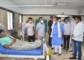 पालकमंत्री गुलाबराव पाटील यांची मुक्ताईनगर उपजिल्हा रुग्णालयास भेट