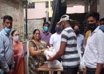 जनमत प्रतिष्ठानतर्फे दिव्यांगांना किराणा वाटप