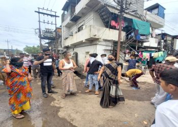 शाहूनगरातील कच्ची चाळ भागातील घरात शिरले गटारीतील पाणी