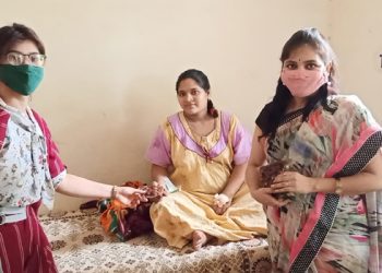 उडाण फाउंडेशनतर्फे स्तनदा मातांना खजूर पॅकेटचे वाटप (व्हिडिओ)