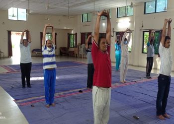 जळगावात भाजपातर्फे विविध ठिकाणी आंतरराष्ट्रीय योग दिन साजरा