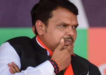 माझ्या शेतात पाहणी करा नाहीतर आत्महत्या करेन,शेतकऱ्याचा आत्महत्येचा प्रयत्न