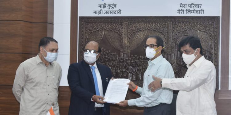 मराठा आरक्षण: सर्वोच्च न्यायालयाच्या अहवाल शासनास सादर