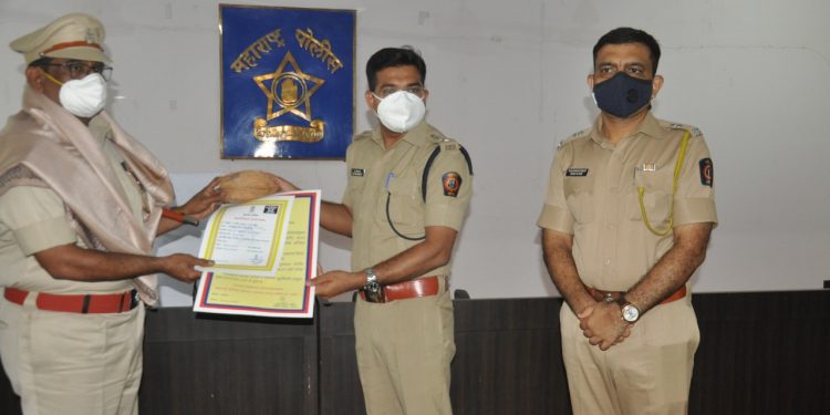 चार पाेलिस अधिकारी, ४० कर्मचारी सेवानिवृत्त