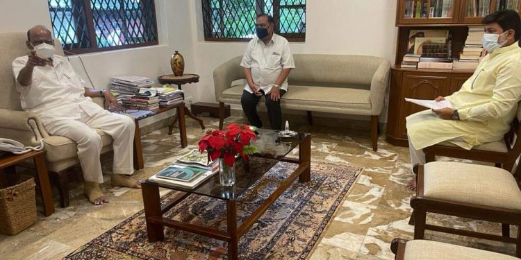 एकनाथराव खडसेंनी घेतली शरद पवारांची भेट