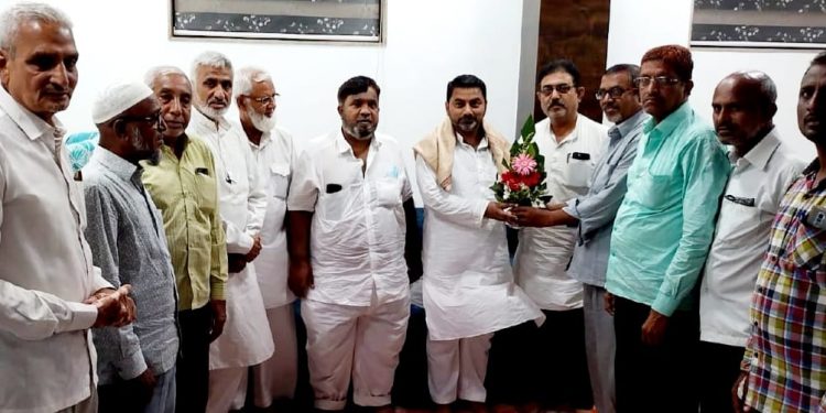 मनियार बिरादरी युवा मंच तर्फे अंजुमन चे नवनिर्वाचित अध्यक्ष एजाज मलिक यांचा गौरव