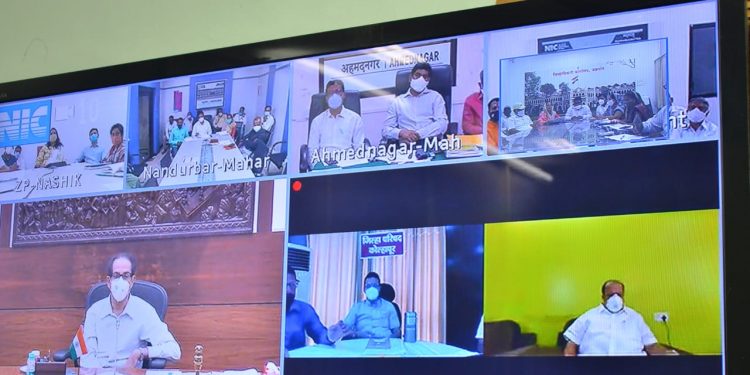 पहूरपेठच्या सरपंच नीता पाटील यांना मुख्यमंत्र्यांशी संवाद साधण्याची मिळाली संधी