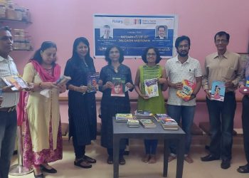 रोटरी क्लब तर्फे १२५ पुस्तकांचे वाटप